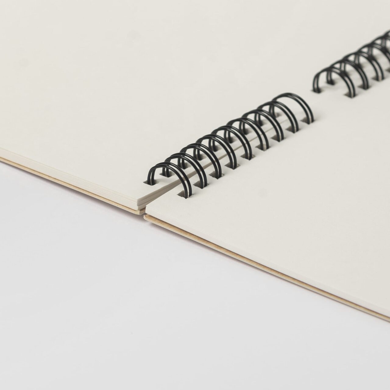 Скетчбук на пружине для графики и акварели 19×19 см, 180 г/м², 25 листов, бежево-розовый